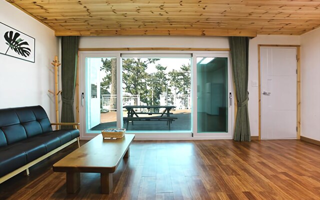 Yeosu Sea Side Pines Pension