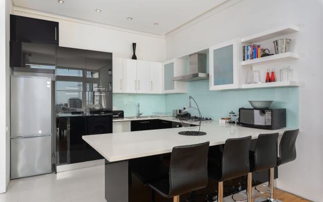 Penthouse 3 On Loop - Adults Only