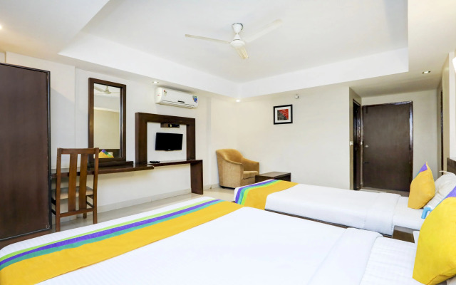 Itsy By Treebo - Greenwood Inn And Suites