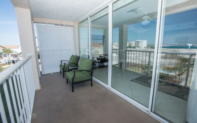 Magnolia House 309 1 Bedroom Condo by RedAwning