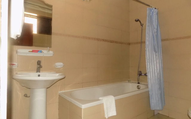 Entebbe Travelle'rs Inn