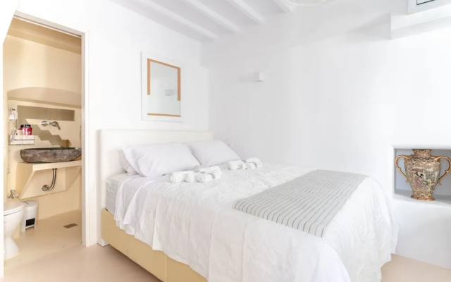 aniko suites Chora