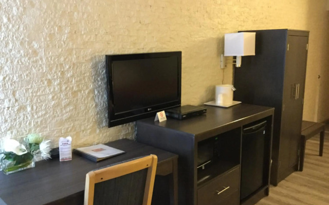 Econo Lodge Metro