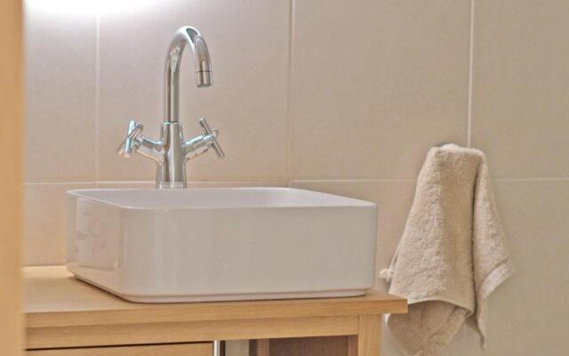 Luxe 8P dorpshuis centrum l'Escala 50m van strand