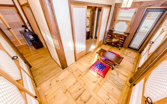 Jeju Hanok Hotel Hallagung