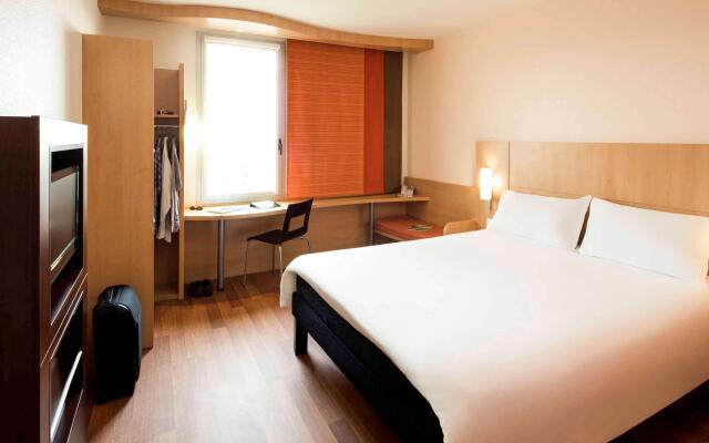 ibis Barcelona Santa Coloma