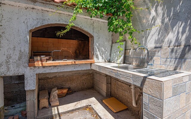Amazing Home in Grebastica With Wifi and 4 Bedrooms