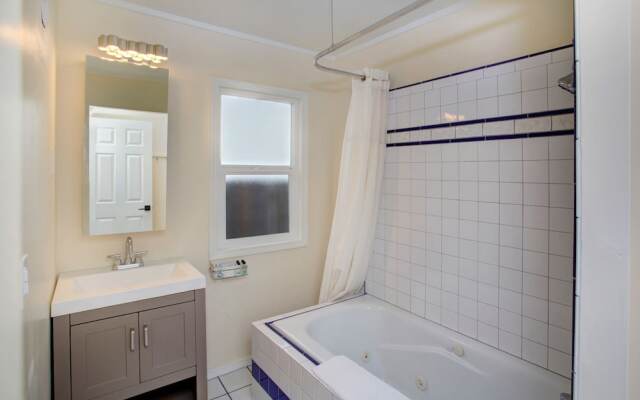 Paradise Suites & Vacation Rentals
