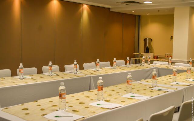 Holiday Inn Convention Center by IHG