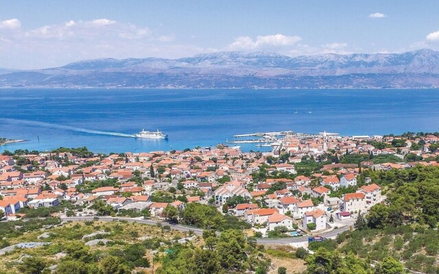 Nice Apartment in Supetar With 3 Bedrooms, Wifi and Outdoor Swimming Pool