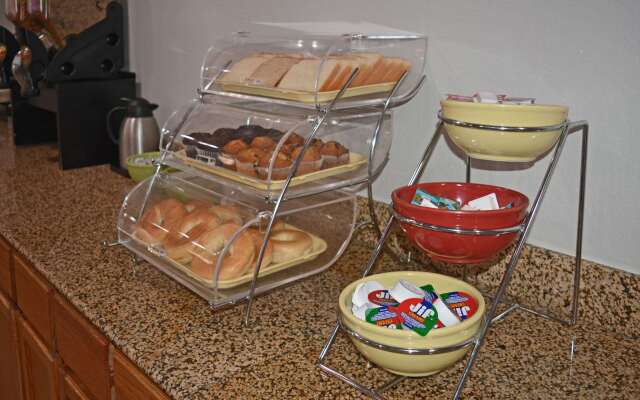 Quality Inn & Suites East Syracuse - Carrier Circle