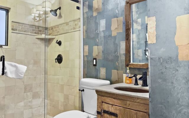 Brekke's Basecamp 3 Bedroom Home by RedAwning