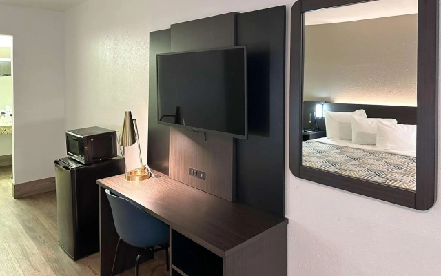 Motel 6 Pooler, GA - Savannah Airport
