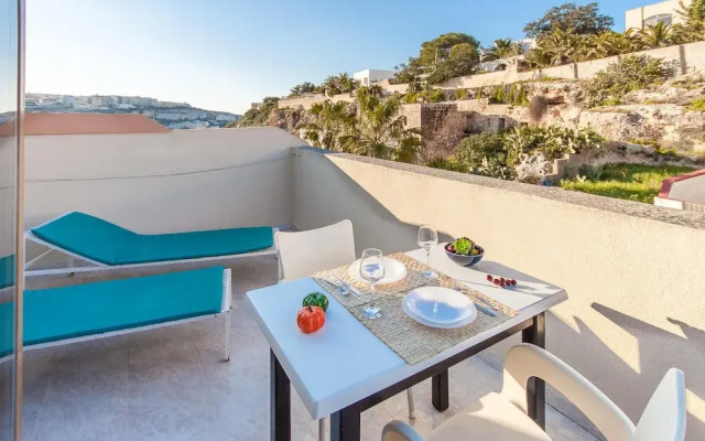 Merill Pool and Sea Penthouse Apart 7