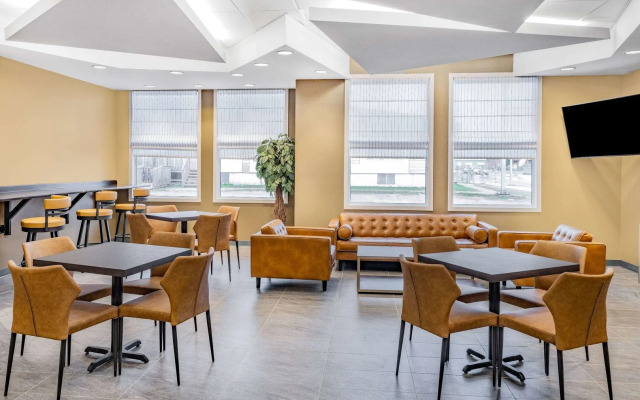 Super 8 by Wyndham Moosonee