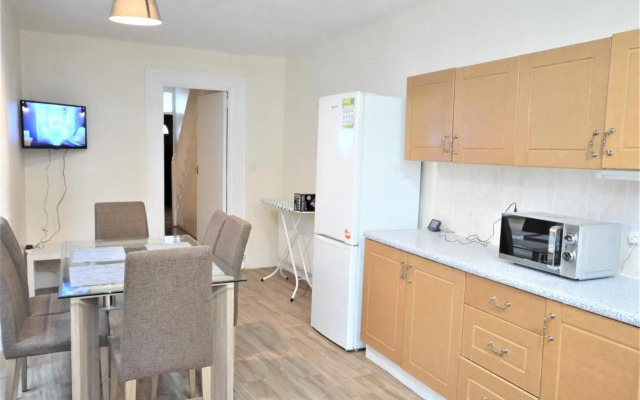 Cheerful 4 bedroom House in greater London