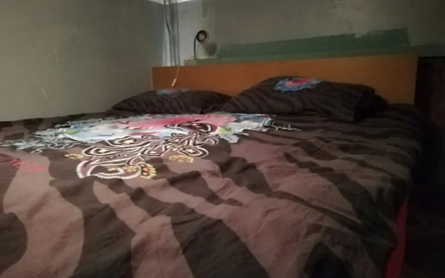 Room in House - 2 Floors 2 Bedrooms Near Central Station