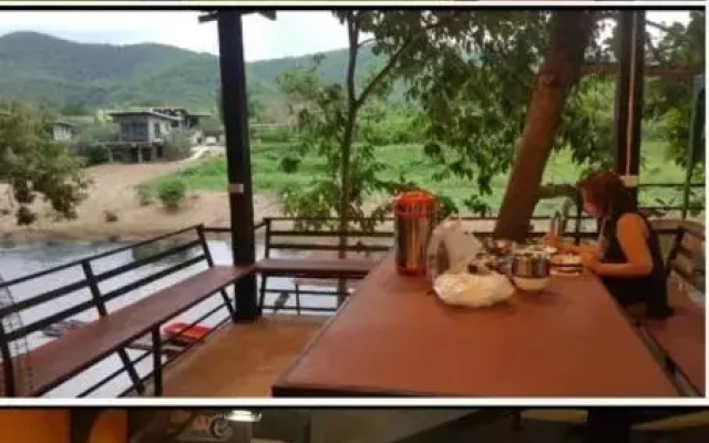 Kaengkrachan River Hut