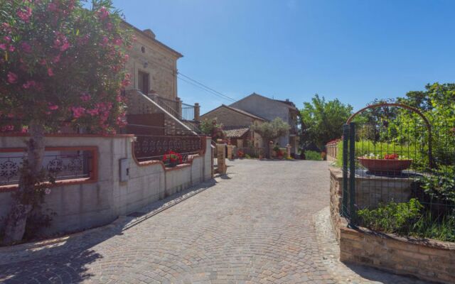 Borgo Agrituristico Il Pino (ONA200)
