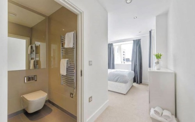 Flying Butler Greenwich Apartment