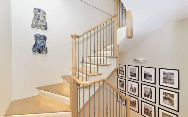 Charming 3-bed House in London