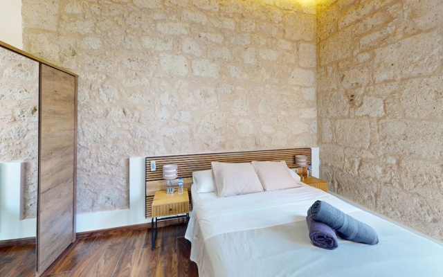 Triana Rooms EH