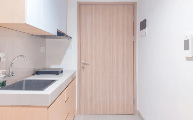 Modern Look 1Br Without Living Room At Bintaro Embarcadero Apartment
