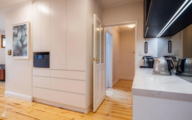 Malibu Moment on Margaret-Historic Bungalow