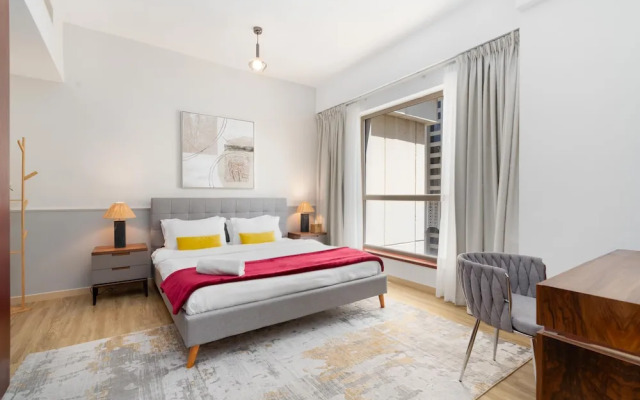 Whitesage - Magnificent Waterfront Apt, Steps From the Beach