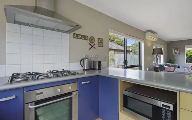 Spacious Family Home -Fully Fenced Yard