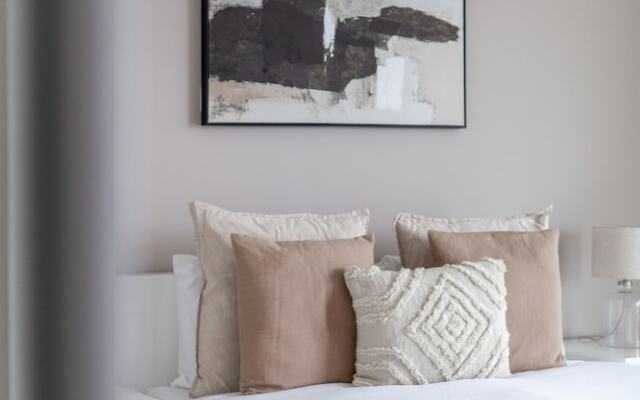 The Thames Collection