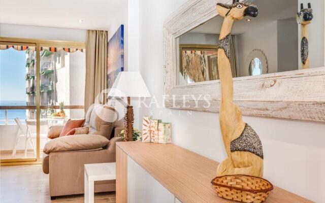 Modern 1 BR apartement in very center of Marbella.