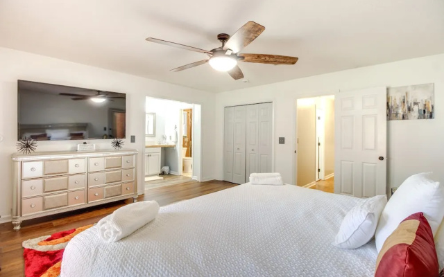 Pool + Gameroom: Family Fun Retreat in Hinesville!
