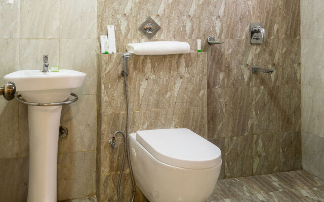 OYO 12120 Hotel Srico