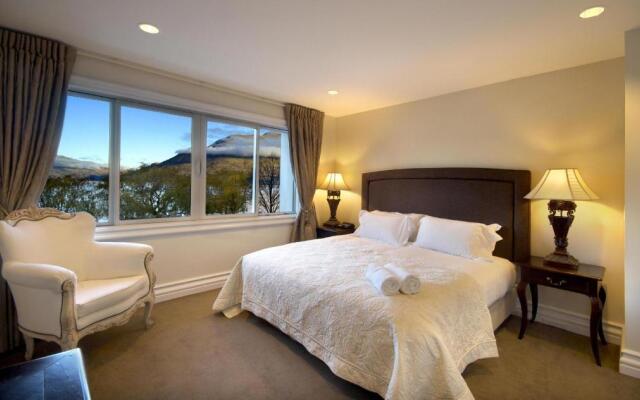 Esplanade Queenstown by Staysouth