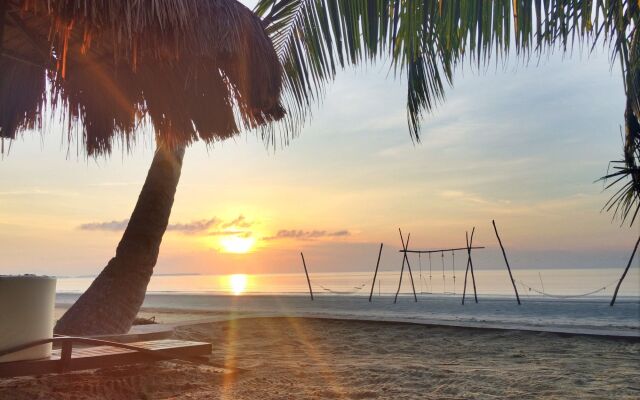 Peace & Love Beach Club