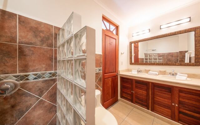 2br/2ba Unit in Exclusive Community
