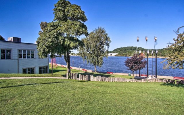 Grand Haven Condo: Walk to Lake + Pool Access!