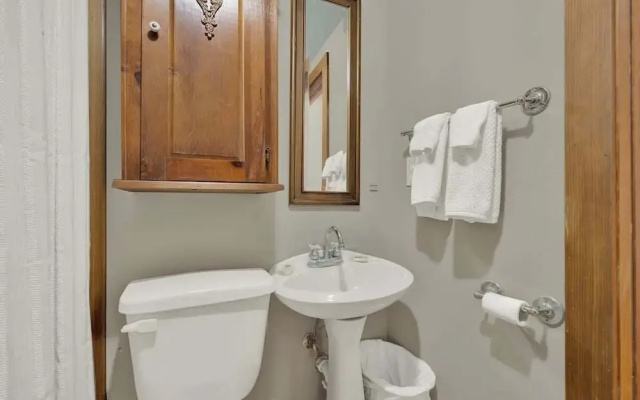 Gillespie House-2 Suites-walk to Main St!