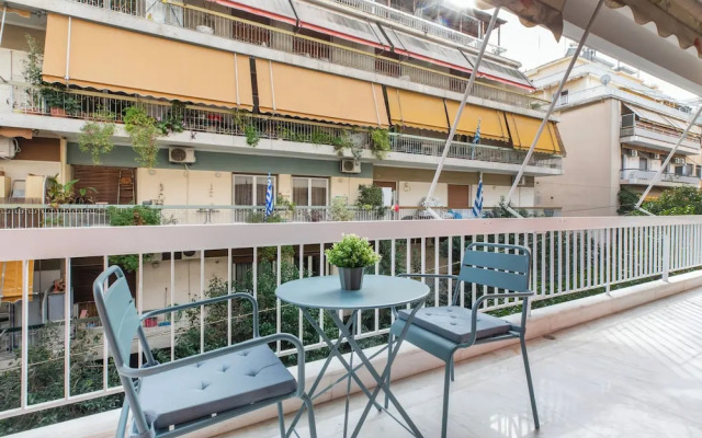 Cozyopolis - Timeless 3-BR in Athens