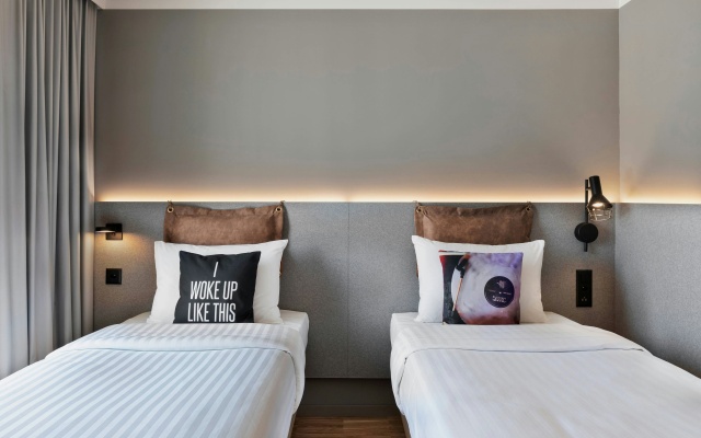 Moxy Rapperswil – Guest Rooms – Rapperswil