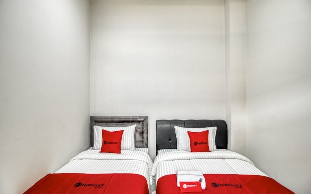RedDoorz near Affandi Gejayan 2 – Guest Rooms – Sleman