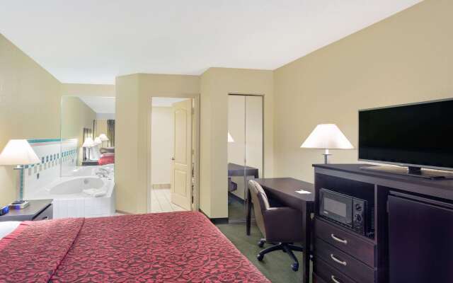 Days Inn & Suites by Wyndham Columbia Airport