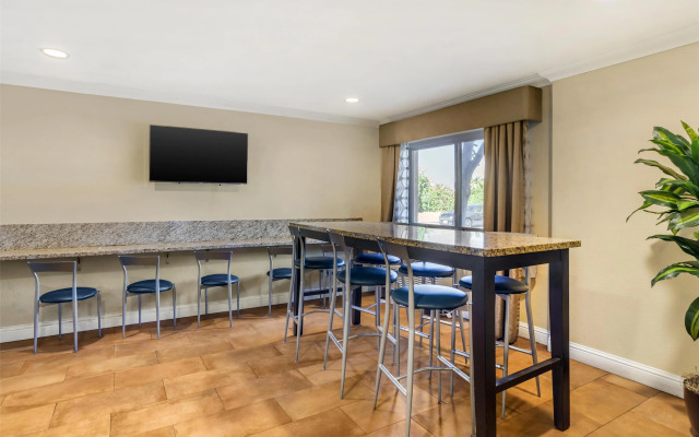 Best Western Plus Pleasanton Inn