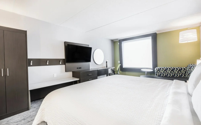 Holiday Inn Express And Suites Toronto Airport Sou