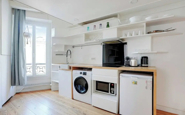 Spacious Apartment 2br/4p - Republique