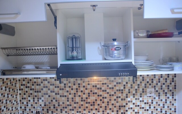 Cozy Studio Room Tamansari The Hive Cawang Apartment By Travelio