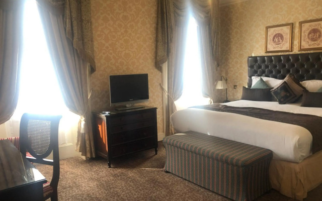 The Leonard Hotel