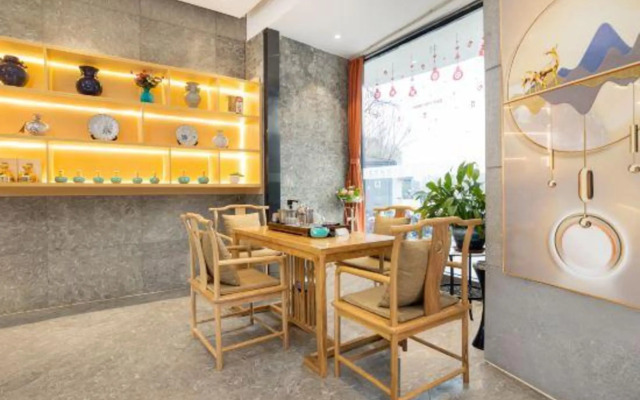 Roland Fashion Hotel (Tonghuai Subway Station T10 Tanshili Shopping Center Store)