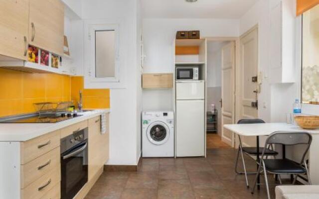 2B Apartment 5 Mins From Sagrada Familia